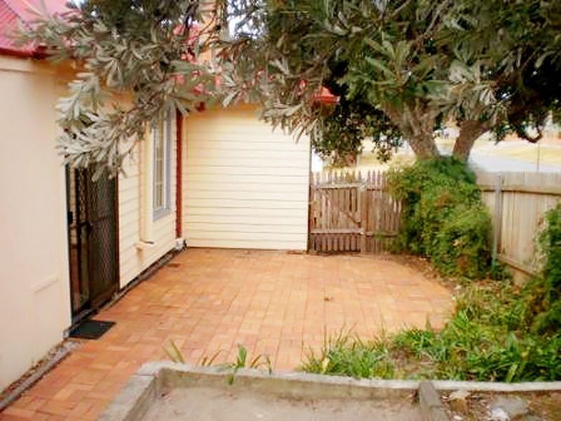 27 White Avenue, Queanbeyan NSW 2620