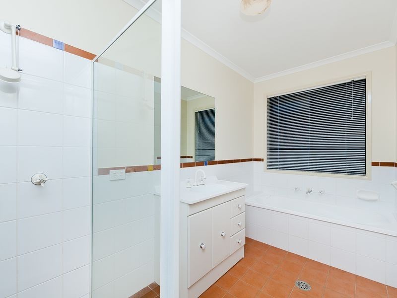 5 Magnolia Close, Jerrabomberra NSW 2619