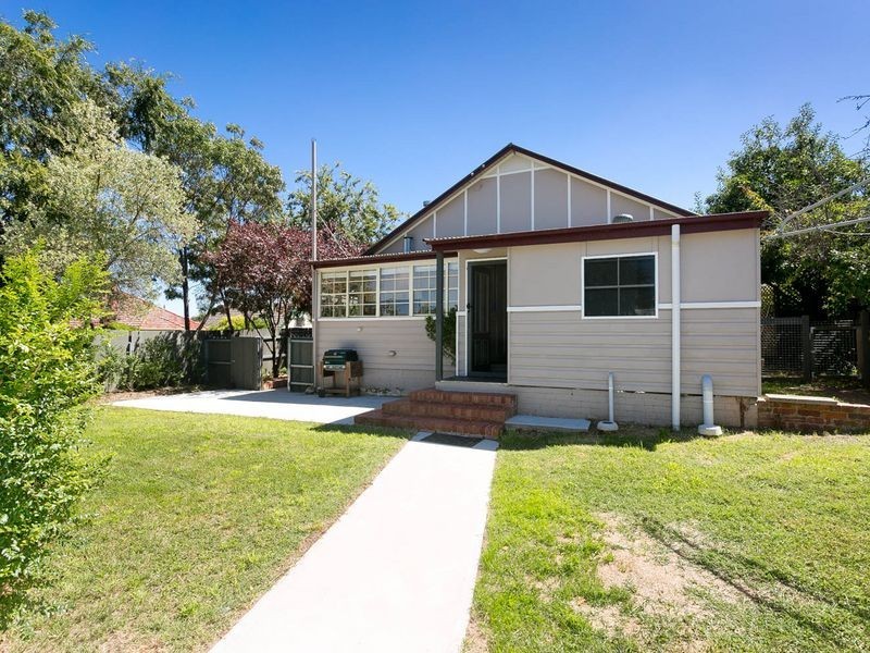 1 Hirst Avenue, Queanbeyan NSW 2620