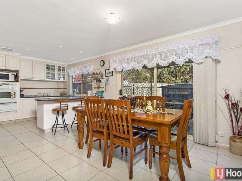 4/68 Bicentennial Drive, Jerrabomberra NSW 2619