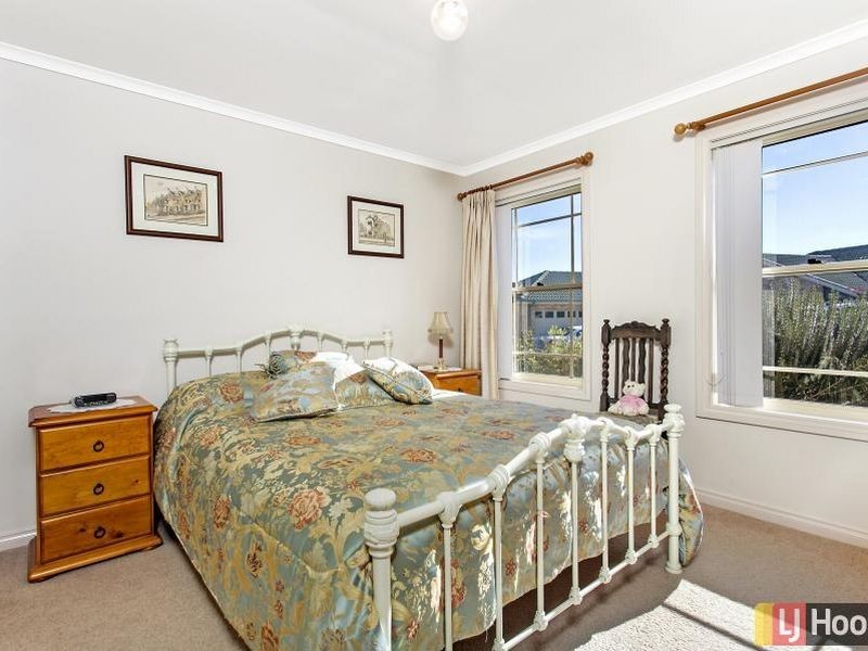 4/68 Bicentennial Drive, Jerrabomberra NSW 2619