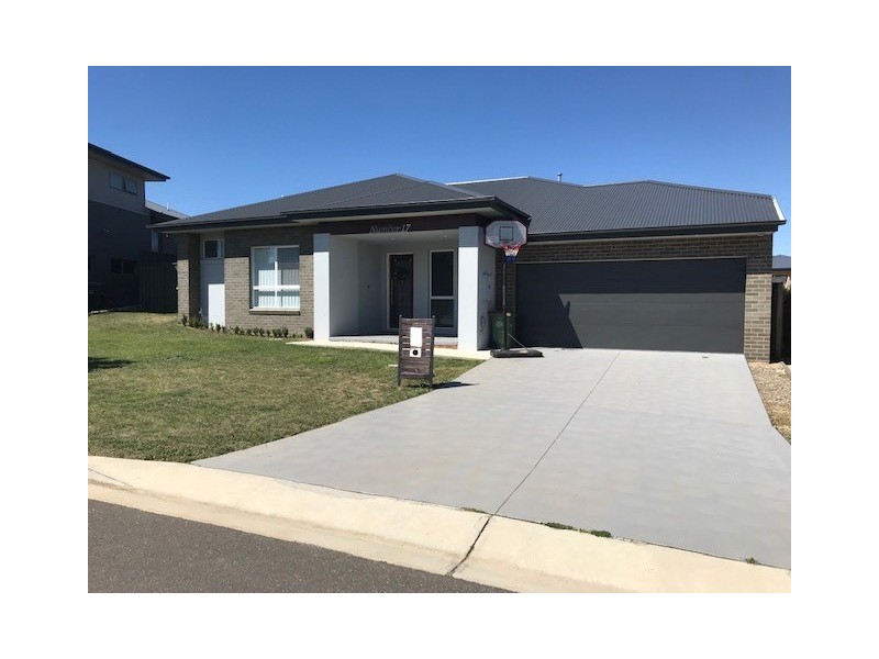 17 Bailey Crescent, Googong NSW 2620