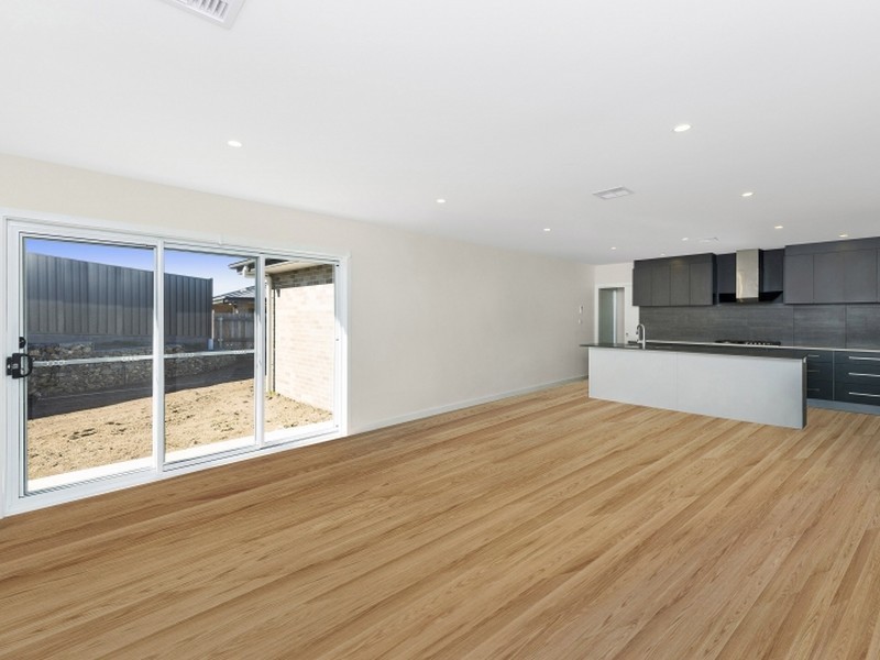 17 Bailey Crescent, Googong NSW 2620