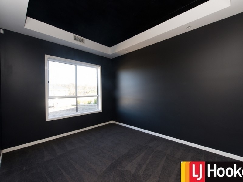 17 Bailey Crescent, Googong NSW 2620
