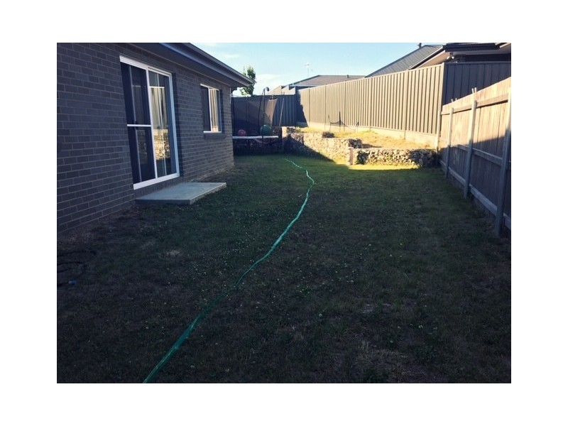 17 Bailey Crescent, Googong NSW 2620