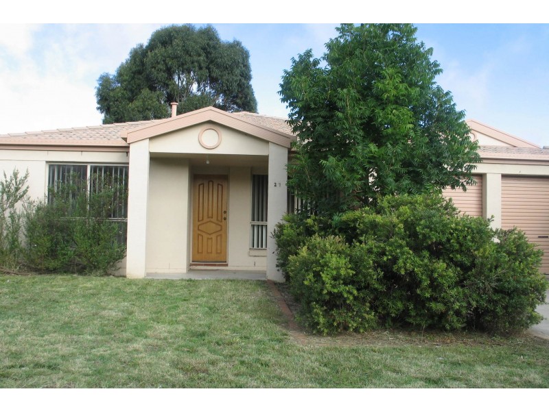27 Thomas Royal Gardens, Queanbeyan East NSW 2620