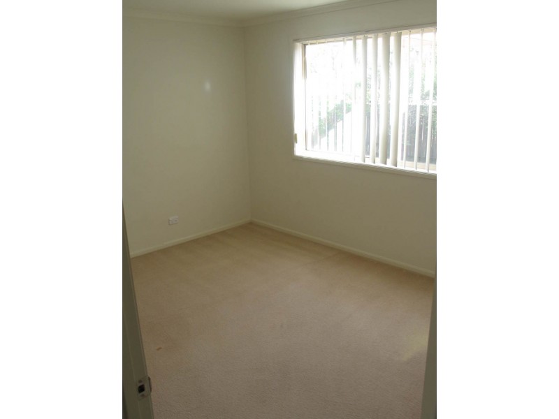 27 Thomas Royal Gardens, Queanbeyan East NSW 2620