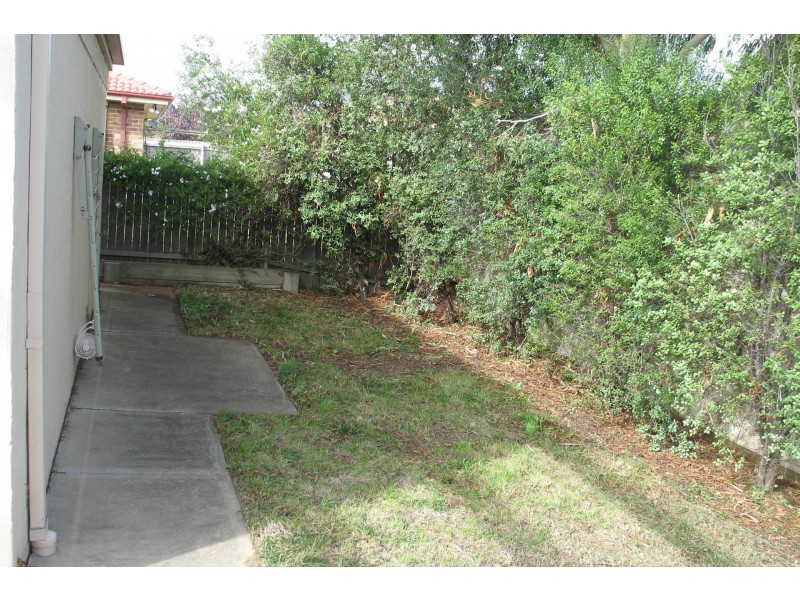 27 Thomas Royal Gardens, Queanbeyan East NSW 2620