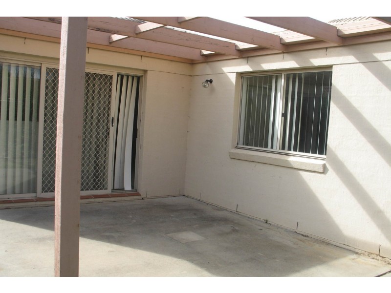 27 Thomas Royal Gardens, Queanbeyan East NSW 2620