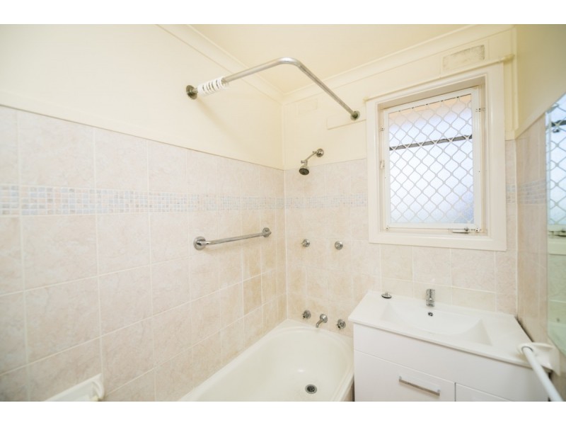 2/71 Tharwa Road, Queanbeyan NSW 2620