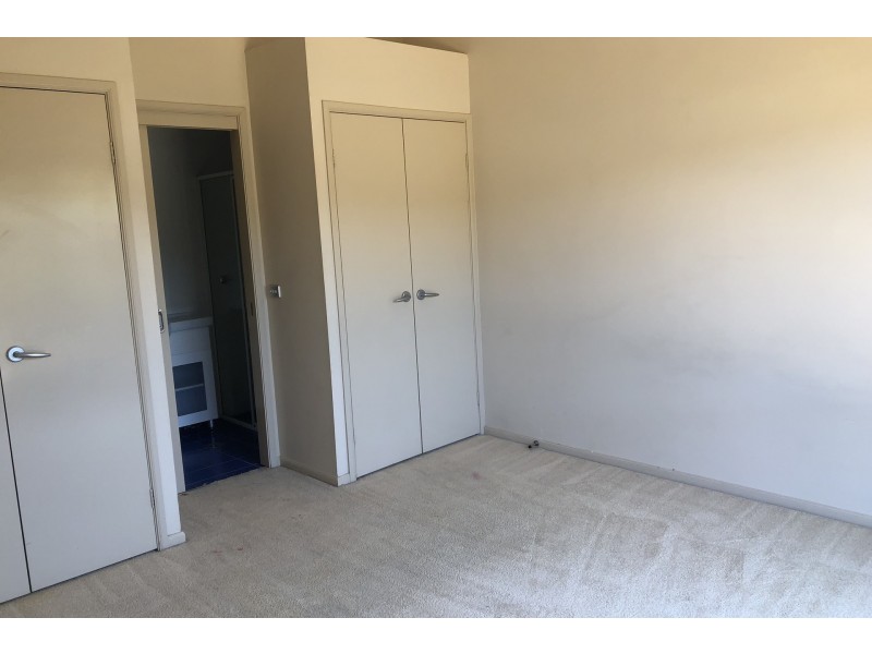 2/6 Doeberl Place, Queanbeyan NSW 2620