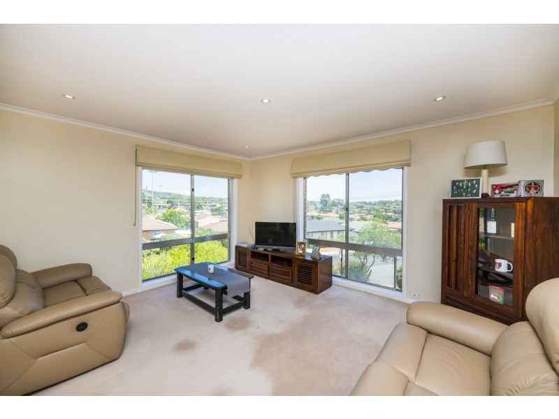 64 Pindari Crescent, Queanbeyan NSW 2620