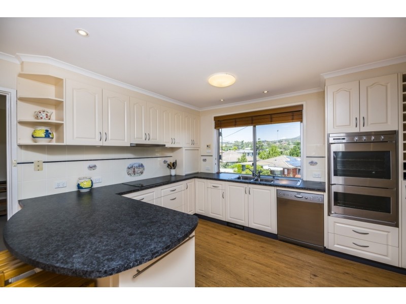 64 Pindari Crescent, Queanbeyan NSW 2620