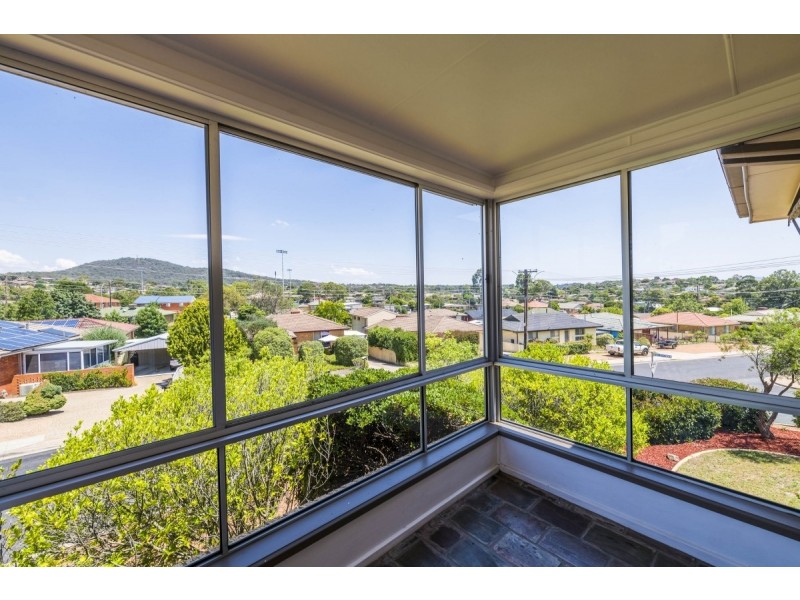 64 Pindari Crescent, Queanbeyan NSW 2620