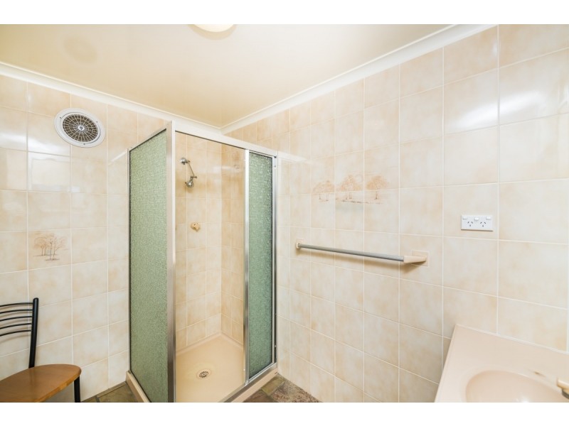 64 Pindari Crescent, Queanbeyan NSW 2620