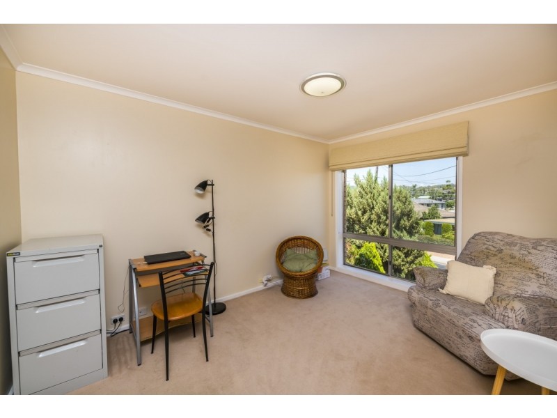 64 Pindari Crescent, Queanbeyan NSW 2620
