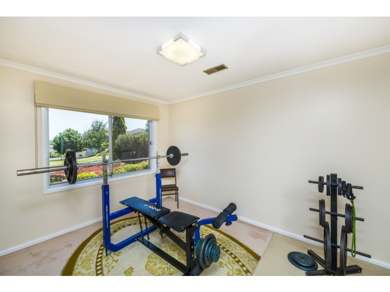 64 Pindari Crescent, Queanbeyan NSW 2620