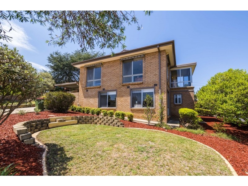 64 Pindari Crescent, Queanbeyan NSW 2620