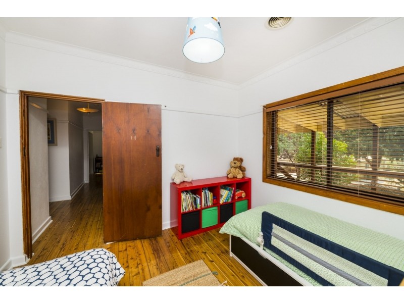 26 The Crescent, Queanbeyan NSW 2620