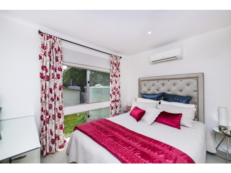 16 Ullamulla Crescent, Queanbeyan NSW 2620