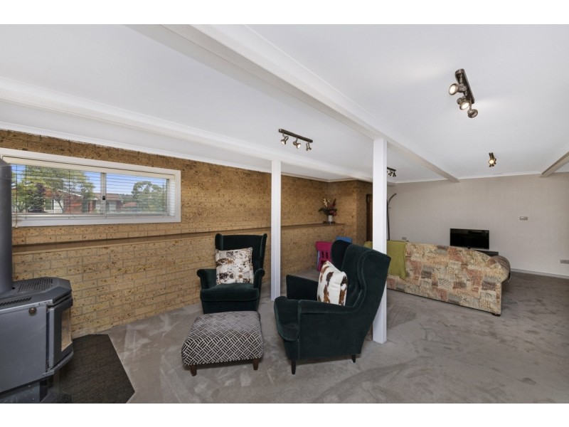 16 Ullamulla Crescent, Queanbeyan NSW 2620