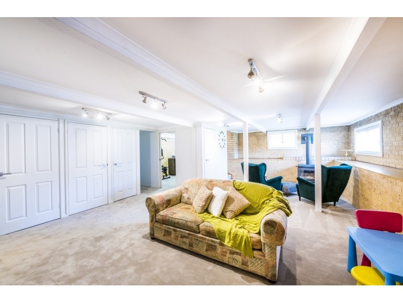 16 Ullamulla Crescent, Queanbeyan NSW 2620