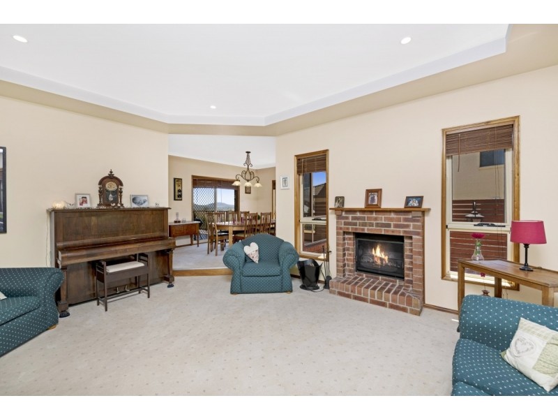 4 Balladonia Place, Jerrabomberra NSW 2619