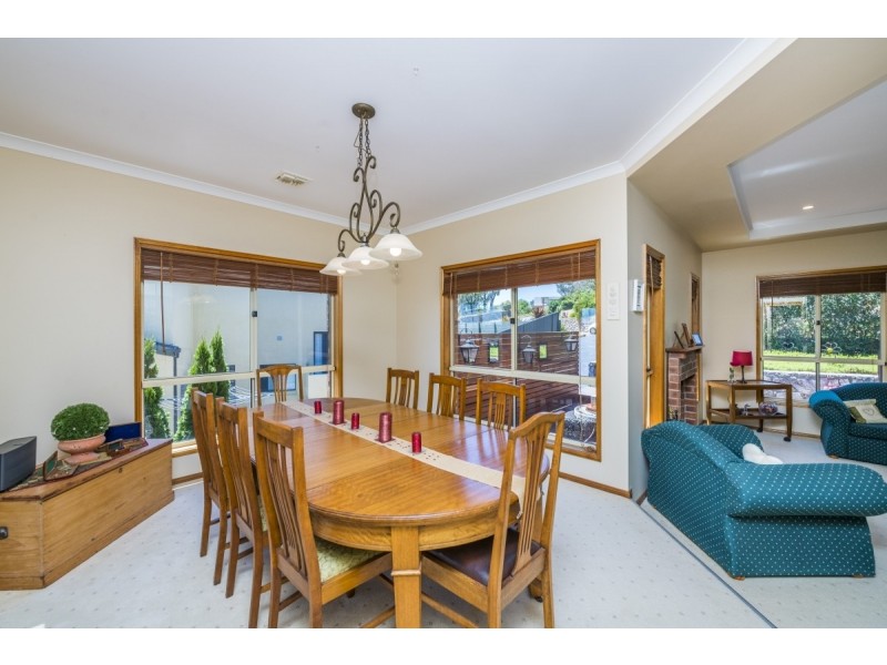 4 Balladonia Place, Jerrabomberra NSW 2619