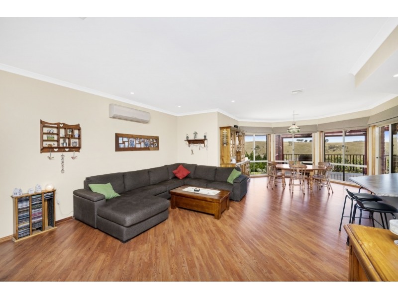 4 Balladonia Place, Jerrabomberra NSW 2619