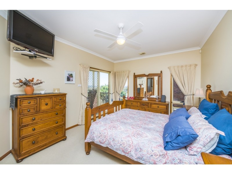 4 Balladonia Place, Jerrabomberra NSW 2619