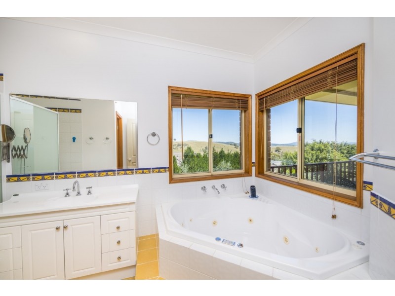 4 Balladonia Place, Jerrabomberra NSW 2619