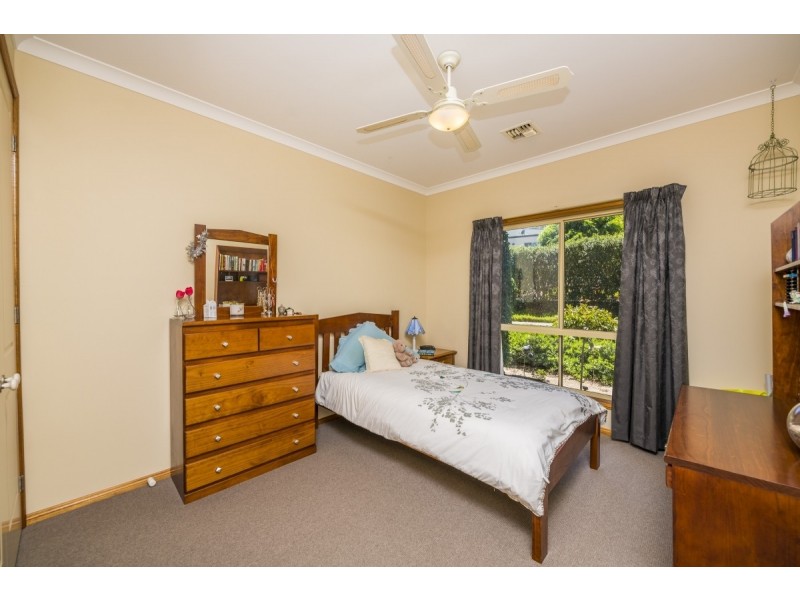 4 Balladonia Place, Jerrabomberra NSW 2619