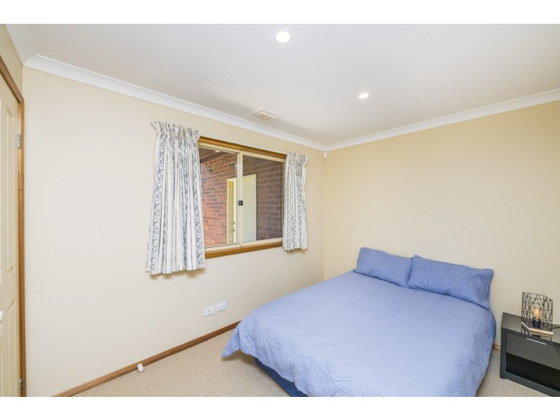 4 Balladonia Place, Jerrabomberra NSW 2619