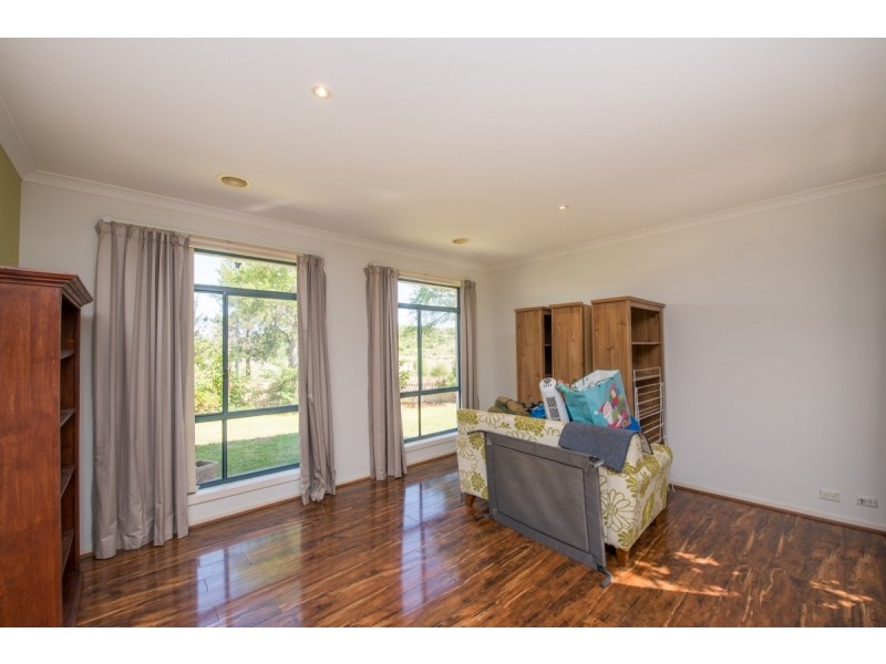 27 Bayside Court, Jerrabomberra NSW 2619