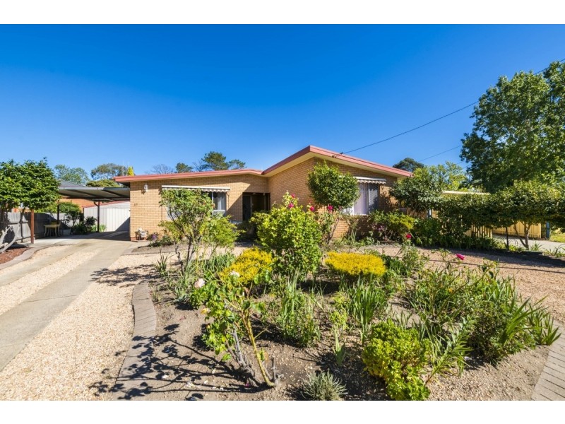 27 Woodger Parade, Queanbeyan NSW 2620