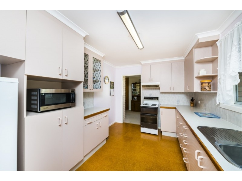 27 Woodger Parade, Queanbeyan NSW 2620