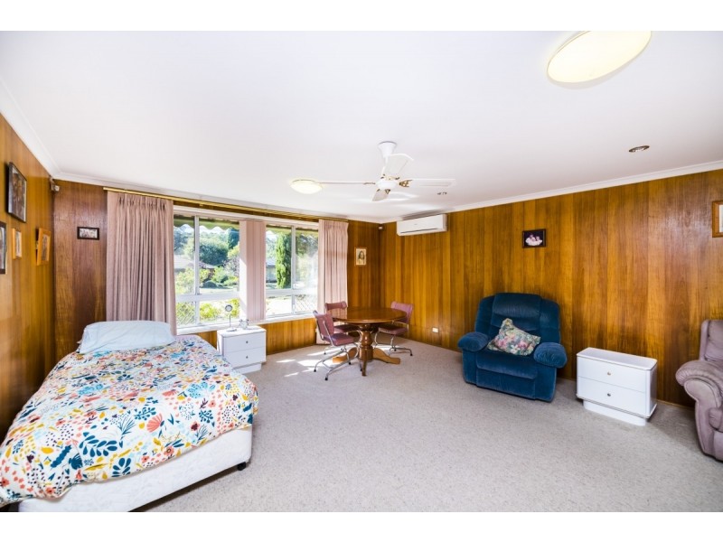 27 Woodger Parade, Queanbeyan NSW 2620