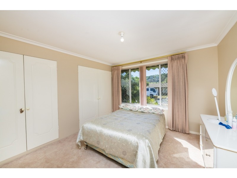 27 Woodger Parade, Queanbeyan NSW 2620