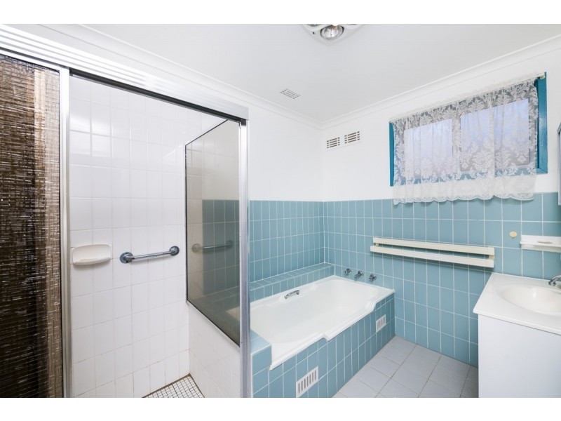 27 Woodger Parade, Queanbeyan NSW 2620