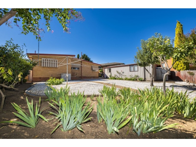 27 Woodger Parade, Queanbeyan NSW 2620