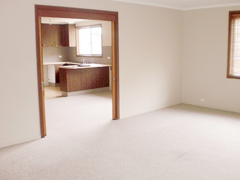 1/8 Booth Street, Queanbeyan NSW 2620