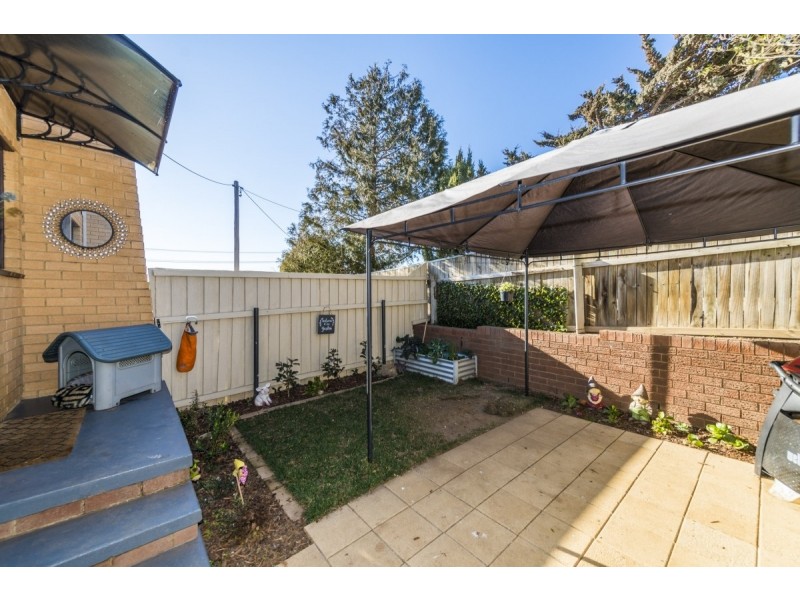 1/27 Mowatt Street, Queanbeyan NSW 2620