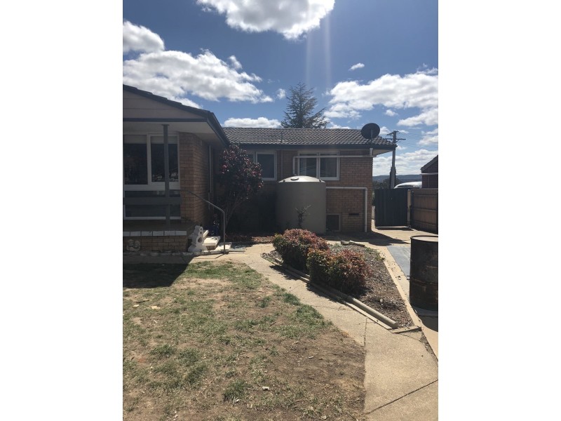 40 Boronia Crescent, Karabar NSW 2620