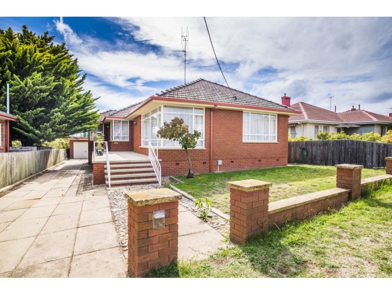 33 Ernest Street, Queanbeyan NSW 2620