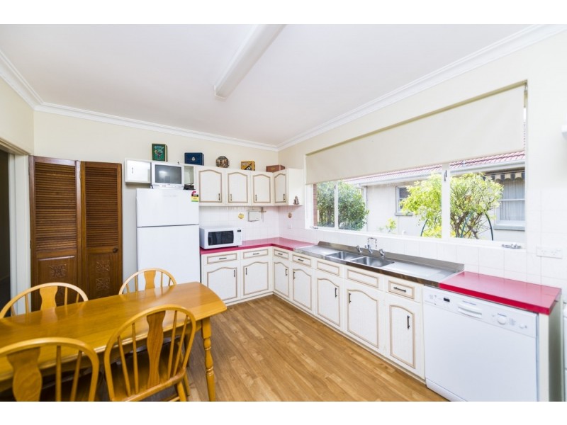 33 Ernest Street, Queanbeyan NSW 2620