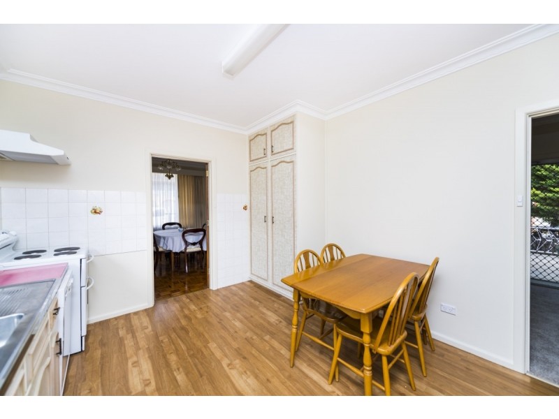 33 Ernest Street, Queanbeyan NSW 2620