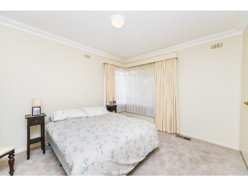 33 Ernest Street, Queanbeyan NSW 2620