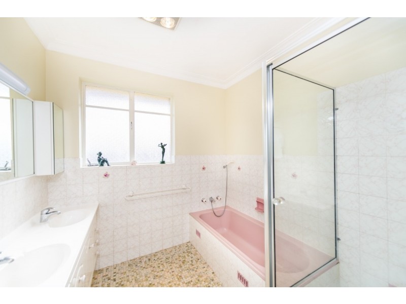 33 Ernest Street, Queanbeyan NSW 2620