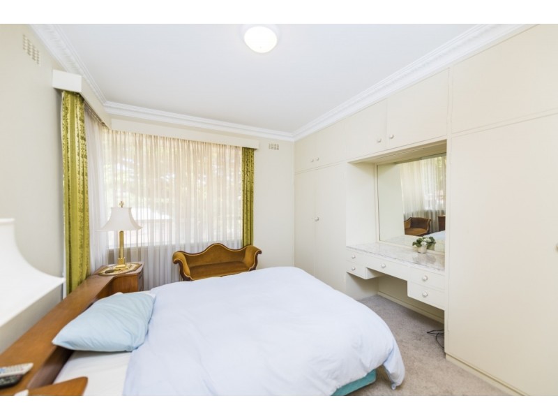 33 Ernest Street, Queanbeyan NSW 2620