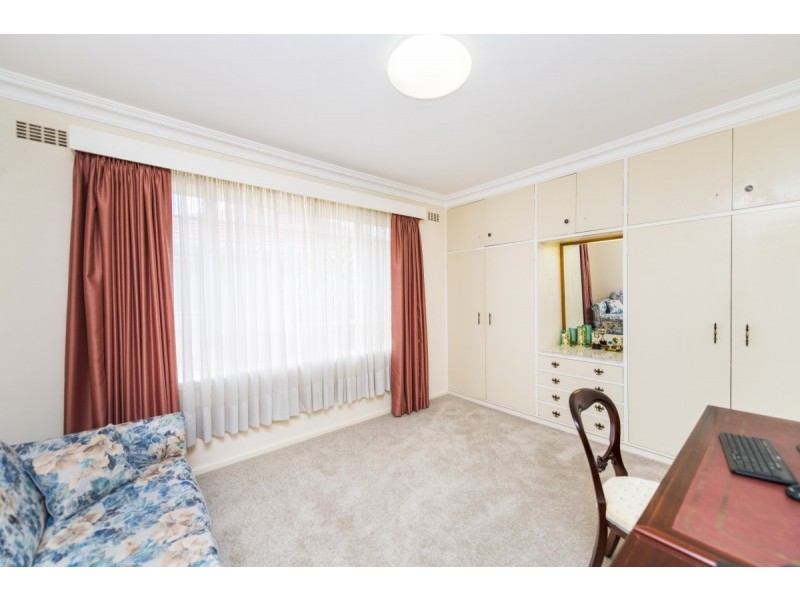 33 Ernest Street, Queanbeyan NSW 2620